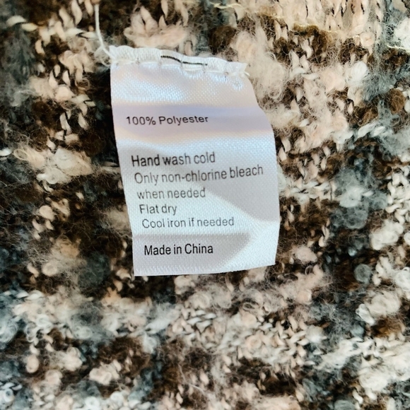 Scarf With Fringe Soft Grey Beige Plaid Textured Shawl Women’s Scarf Wrap - Picture 6 of 6